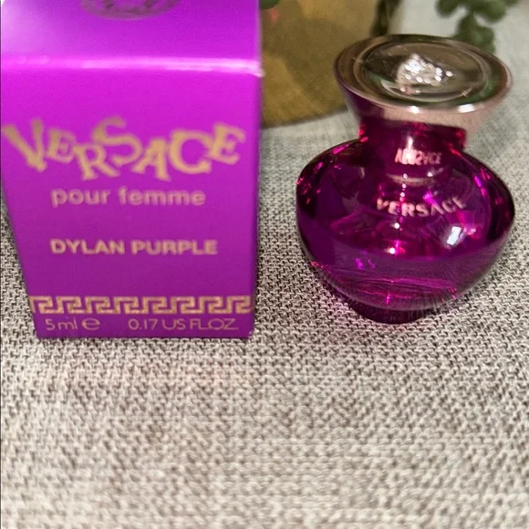 Versace Dylan Purple Mini Fragrance - Picture 3 of 3